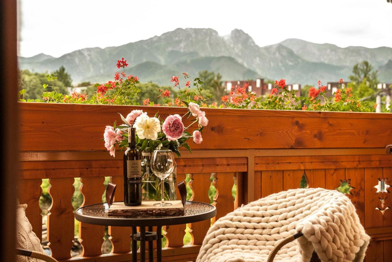 Suite Deluxe con baño y vistas a la montaña